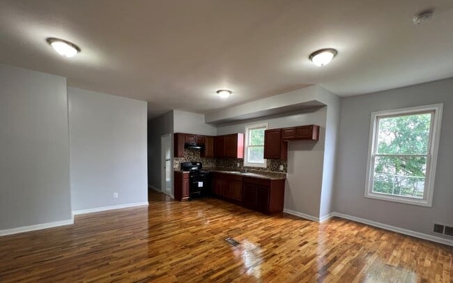 Building Photo - 60 Hillside Ave