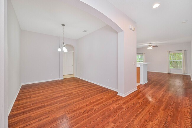 Building Photo - ** 3 Bed/ 2 Bath ~ 2 Car Garage  ~ Large H...