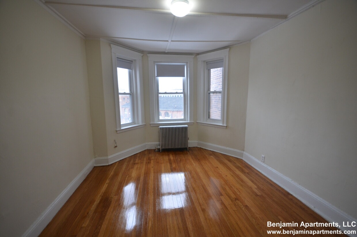 Primary Photo - 1125 Boylston St