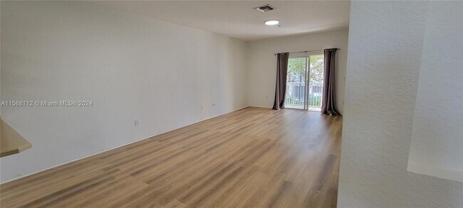Building Photo - 5640 NW 115th Ct