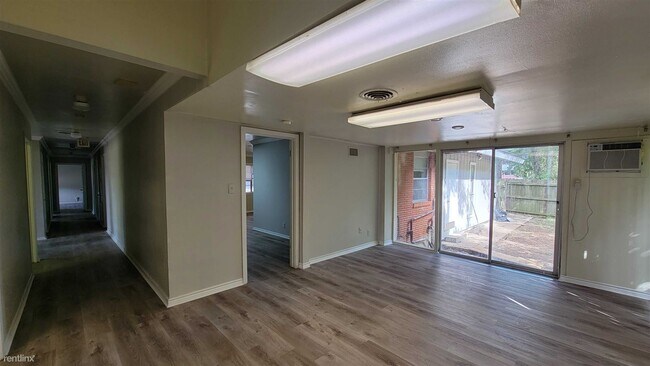 Building Photo - 7 br, 4 bath House - 208 Elm Ave