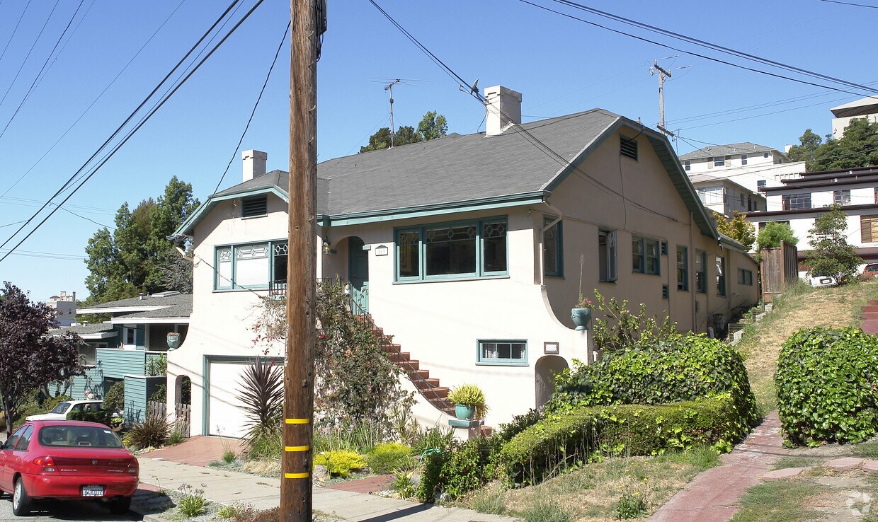 Building Photo - 563 Wesley Ave