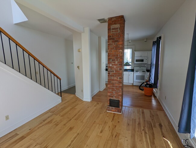 Building Photo - 642 Quinnipiac Ave
