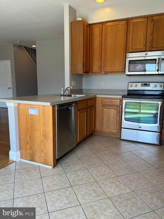 Building Photo - 3650 Rolling Hills Dr