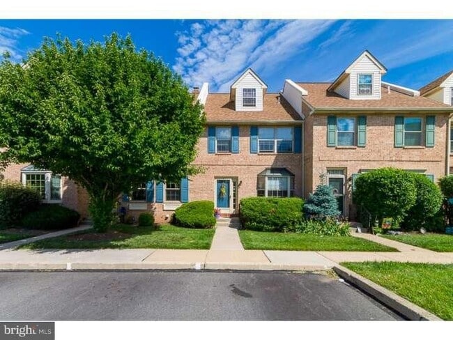 Photo - 137 Discovery Ct Townhome