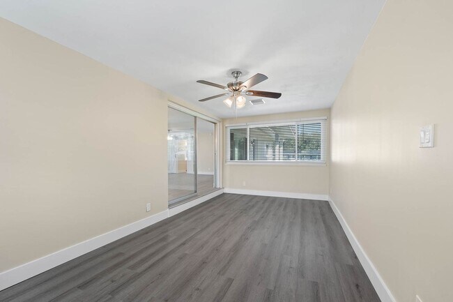 Building Photo - Mid-Century  3 bed/ 2 bath rental home with a huge bonus room