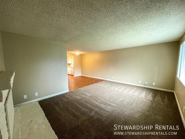 Building Photo - 334 S 51st Pl