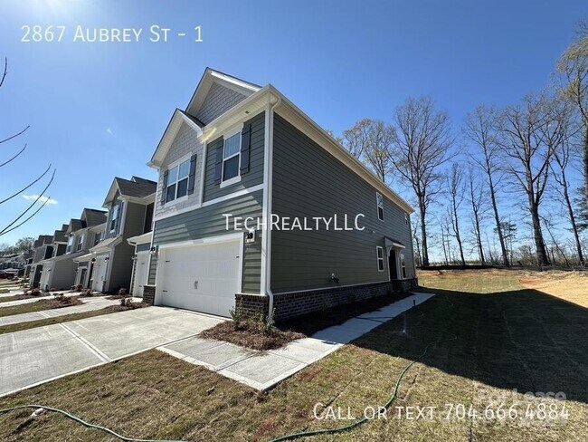 Building Photo - 2867 Aubrey St