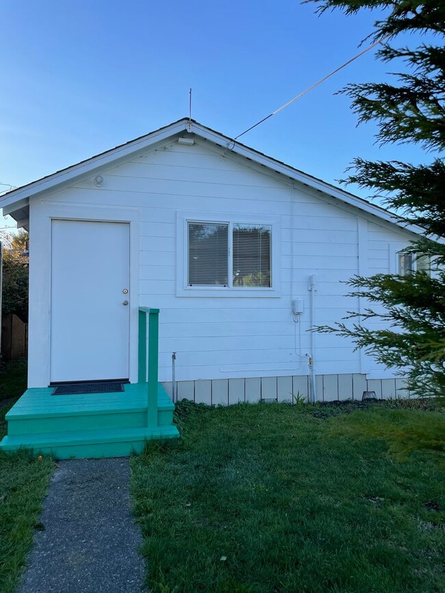 Foto del edificio - Arcata Farmhouse Style Studio