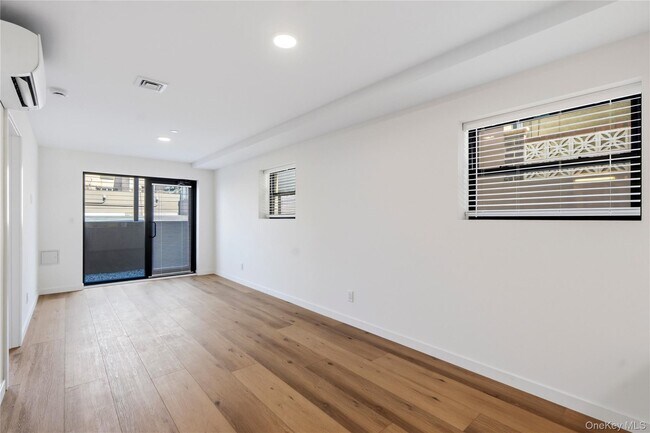 Foto del edificio - 62-49 60th St
