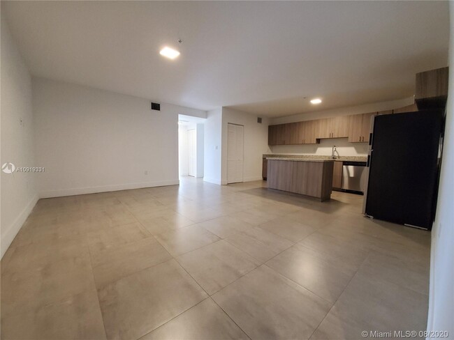 Foto del edificio - 6001 W Flagler St