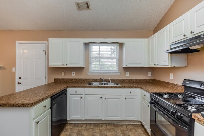 Building Photo - Beautiful Split Level Home  In Covington!