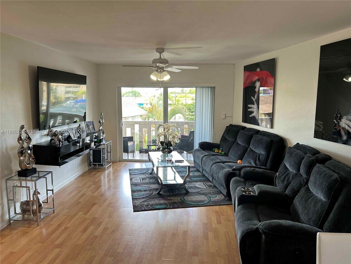 Foto principal - 7480 Miami Lakes Dr