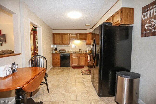 Building Photo - 1 br, 1 bath  - 490 N River