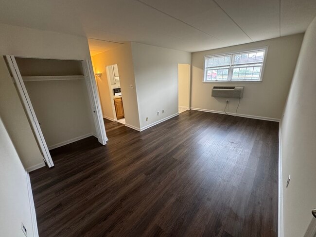 Building Photo - 306 E Ridley Ave