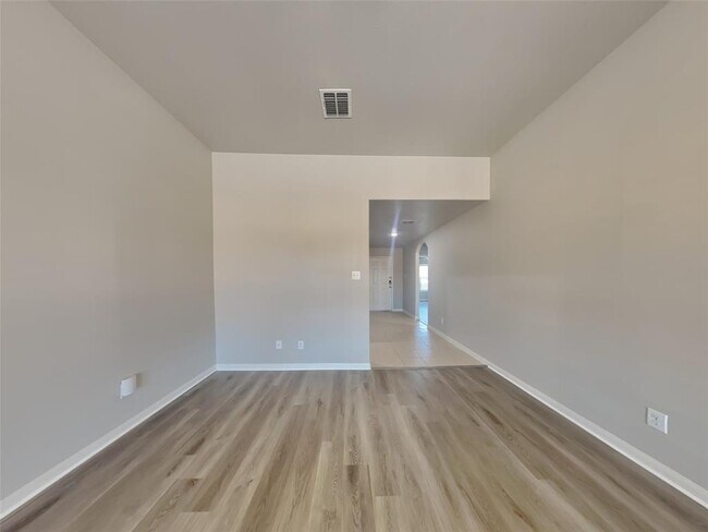 Foto del edificio - 124 J E Brown Ln