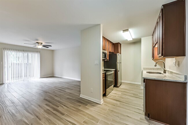 Foto del edificio - 1860 White Oak Dr