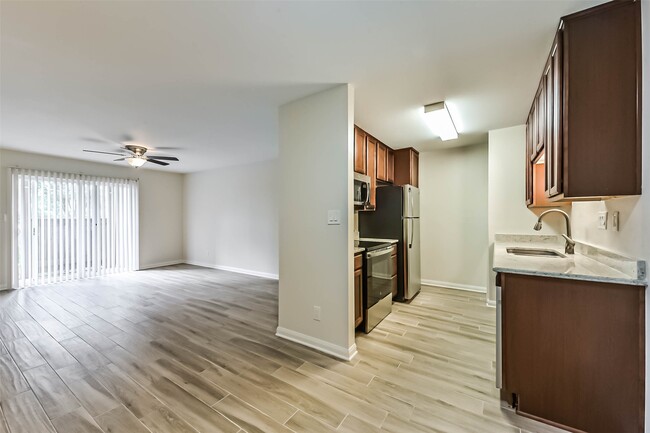Building Photo - 1860 White Oak Dr