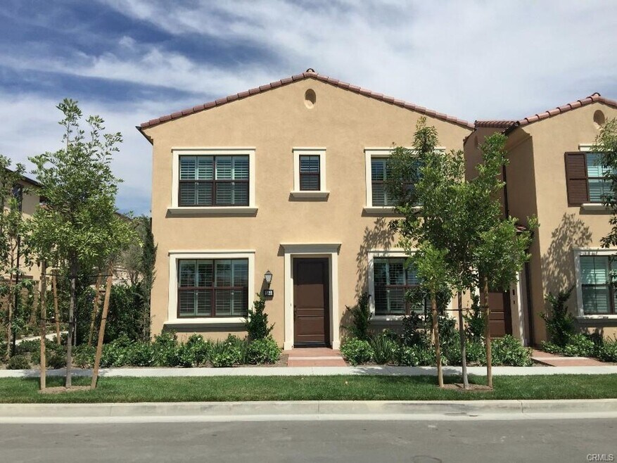 2bd/2.5ba two car garage end unit condo in Orchard Hill Irvine for rent