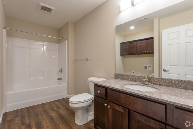 2BD 2BA - Redwood Norwalk