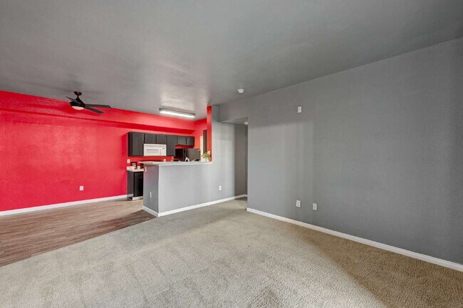 Building Photo - Ground Floor 2BD/2BA Condo in Gated Hender...