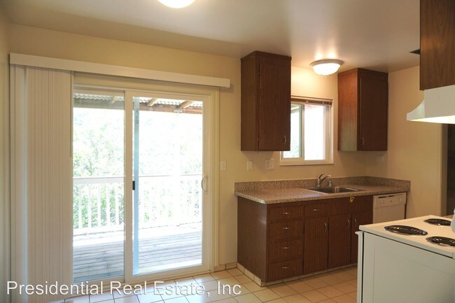 Building Photo - 7390 Rainbow Dr