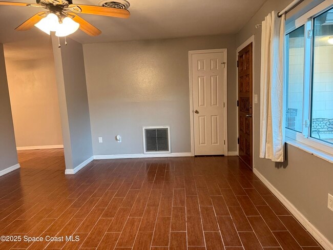 Foto del edificio - 3300 Barbara Ln