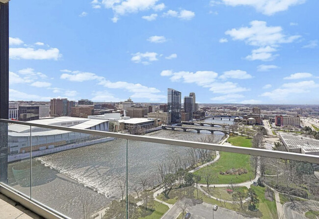 Foto del edificio - 335 Bridge St NW