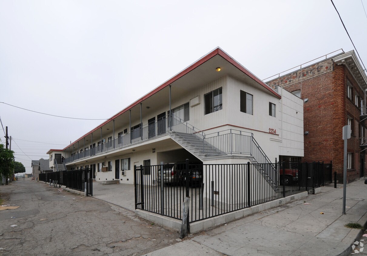 Primary Photo - 2214 W 15th St