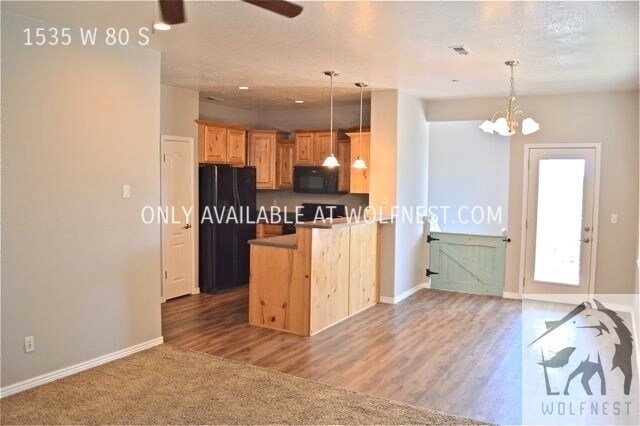 Building Photo - No Deposit Option! Beautiful 2 Bedroom Ple...