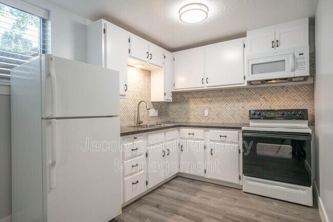 Foto del edificio - 1170 St Clair Rd
