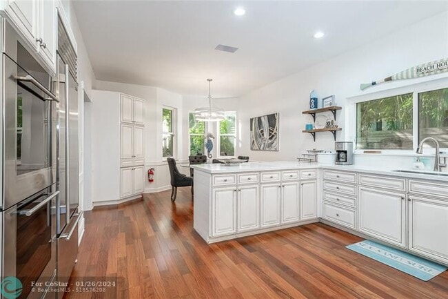 Building Photo - 808 Solar Isle Dr