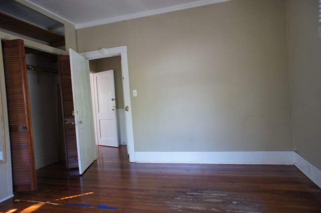 Building Photo - 115 NE 9th St