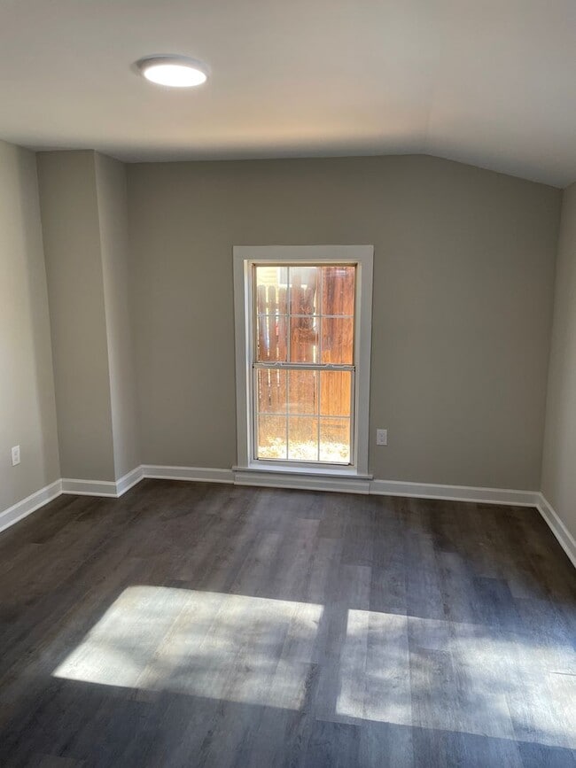 Photo - 628 Goldfloss St House