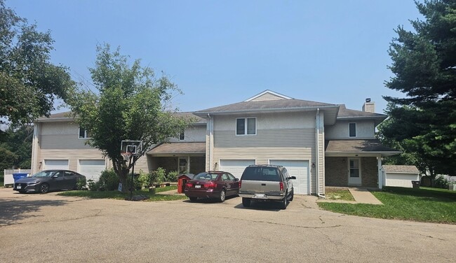 Building Photo - 741 Aspen Ave