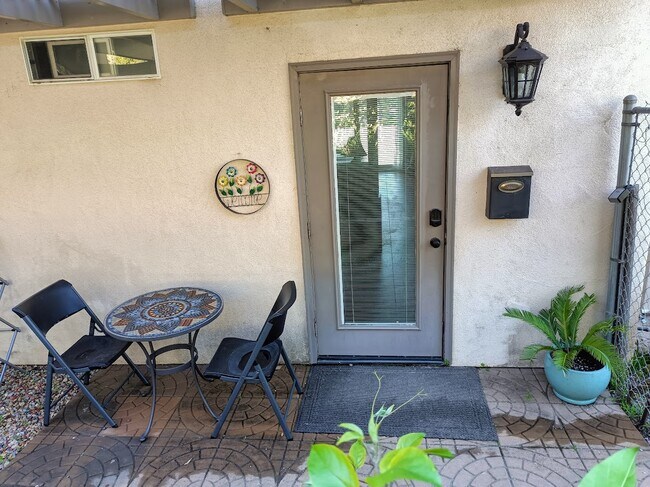 Foto del edificio - 1620-1624 York Dr