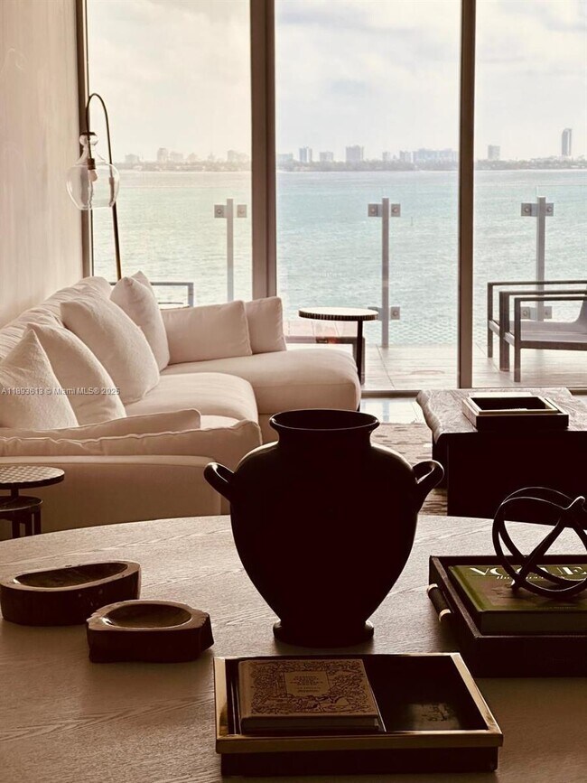 Foto del edificio - 700 NE 26th Terrace