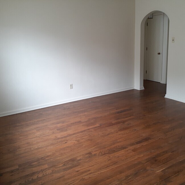 Foto del edificio - 752 W Broadway