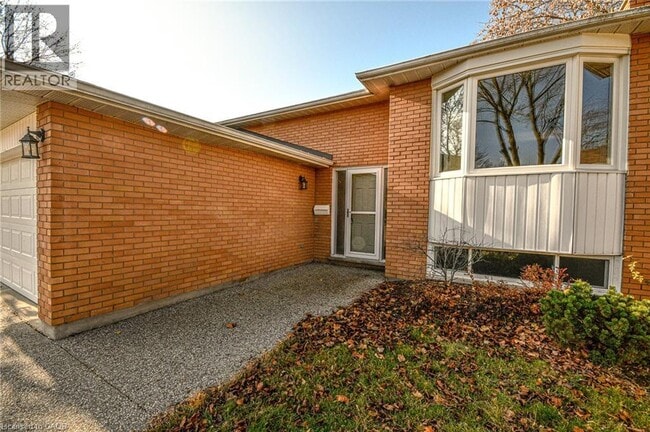 Building Photo - 118 Taylor Ave