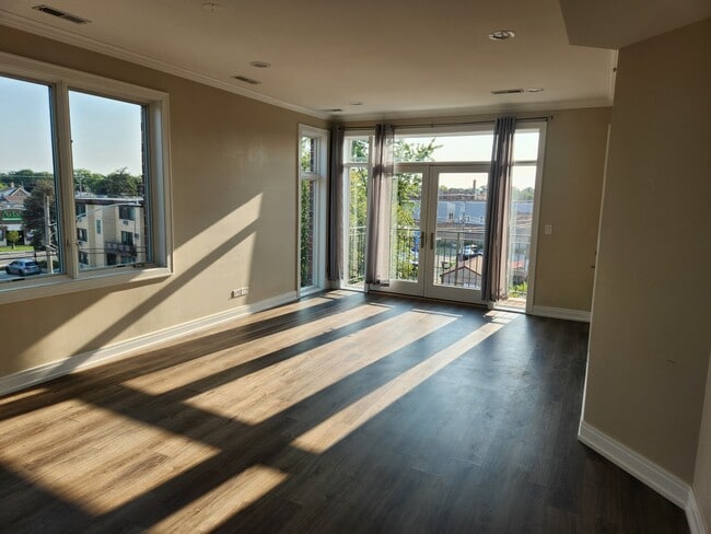 Living Room Overlooking Deck - 2725 Budd St