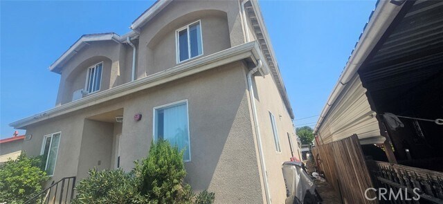 Building Photo - 833 E 80th St