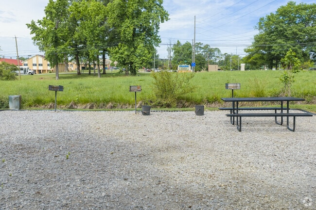 Picnic Area - The Benton