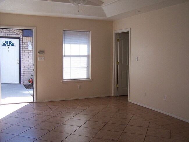 Building Photo - 1101 Stonehaven Blvd