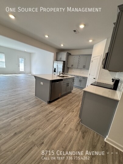 Foto del edificio - 8715 Celandine Ave