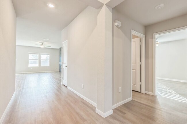 Building Photo - Upgraded 4-Bed, 2-Bath Home with Designer ...