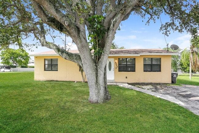 Building Photo - 4620 SW 23rd St