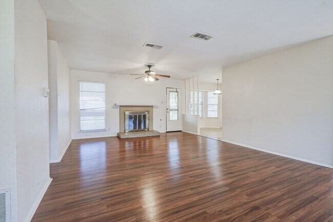 Foto del edificio - 206 Meadow Path Dr