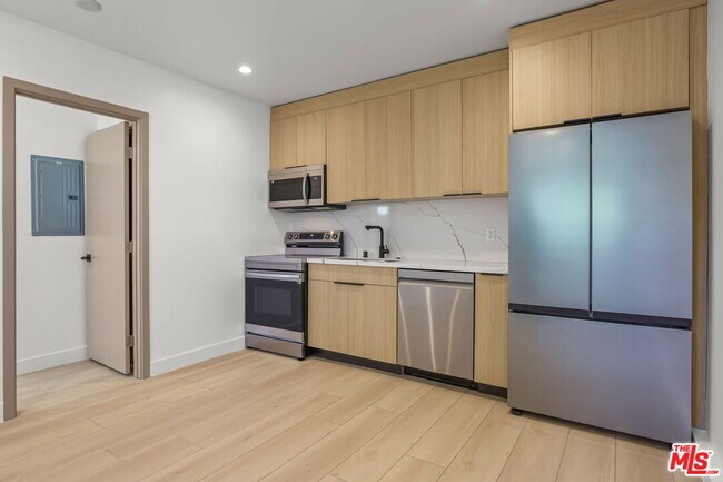 Foto del edificio - 11010 Hortense St