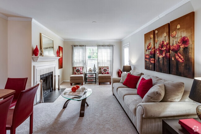 2BR, 2BA - 925SF - The Courts at Fair Oaks Apartments