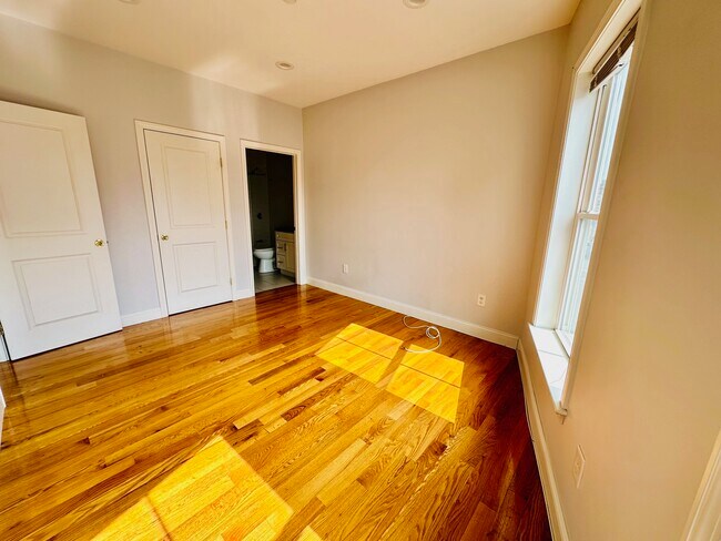 Foto del edificio - 15 Dana Ave